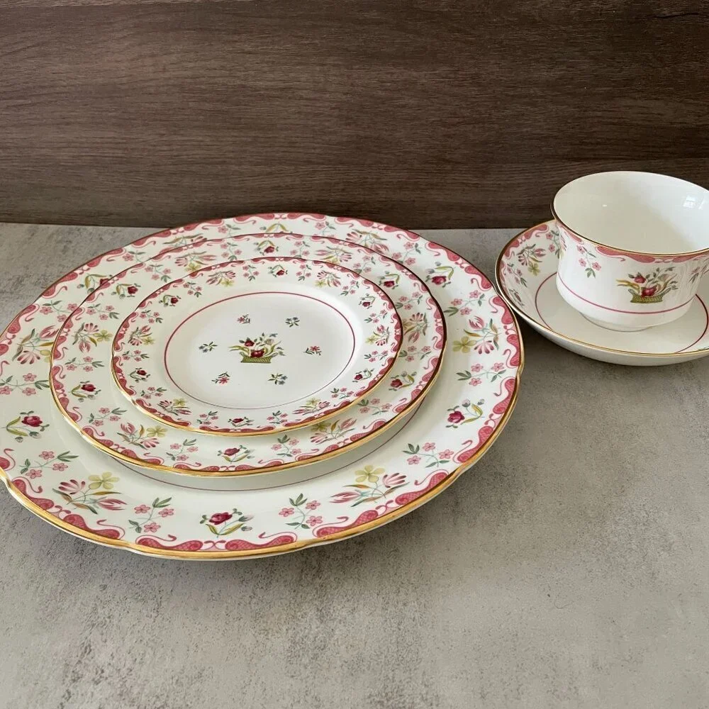 Wedgwood Bianca Williamsburg Dinnerware 5-Piece Place Setting Made in England